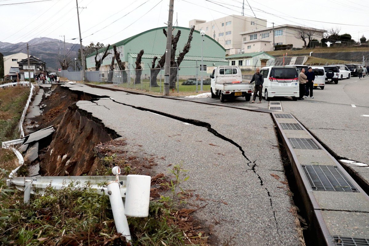 Japan : ধ্বংসস্তূপের মাঝে প্রিয়জনদের জন্য হাহাকার – এরই মাঝে ভারী বৃষ্টি ও হড়পা বানের সতর্কতা জাপানে